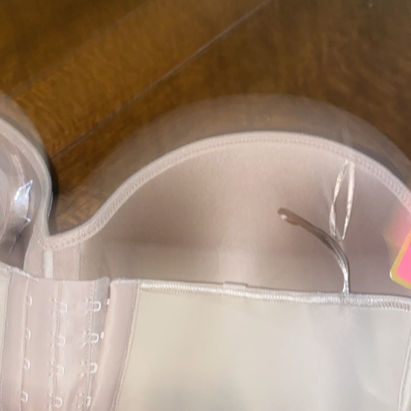 NWT Lilyette Convertible strapless bra. Size 38DD - Picture 4 of 8